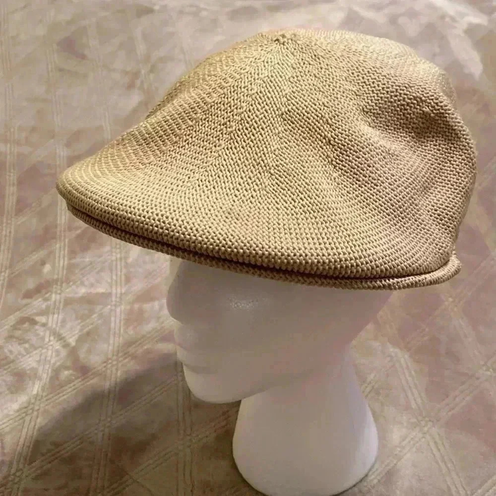 Newsboy Vintage Cabbie Hat Cap Made With Woven Natural Fiber in Size Small.
